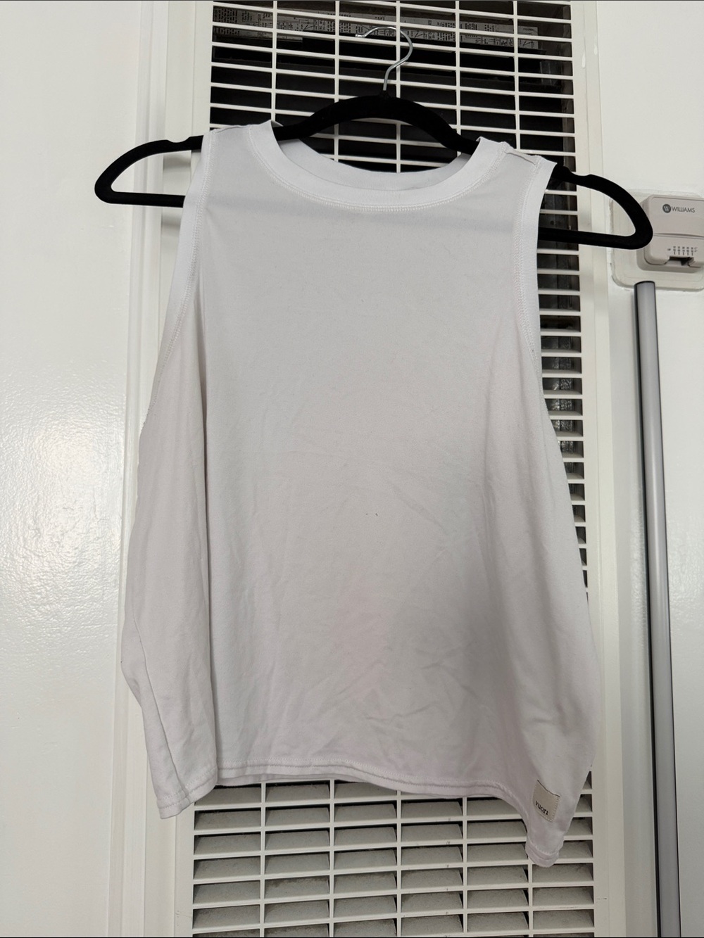 Vuori White Sleeveless Crew Neck Athletic Tank Top
